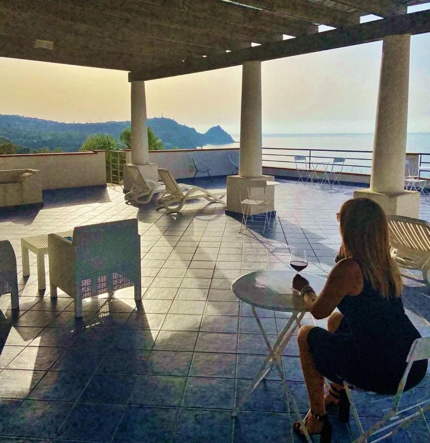 Magico Appartamenti Scafa - Marina Capo dʼOrlando Exterior foto