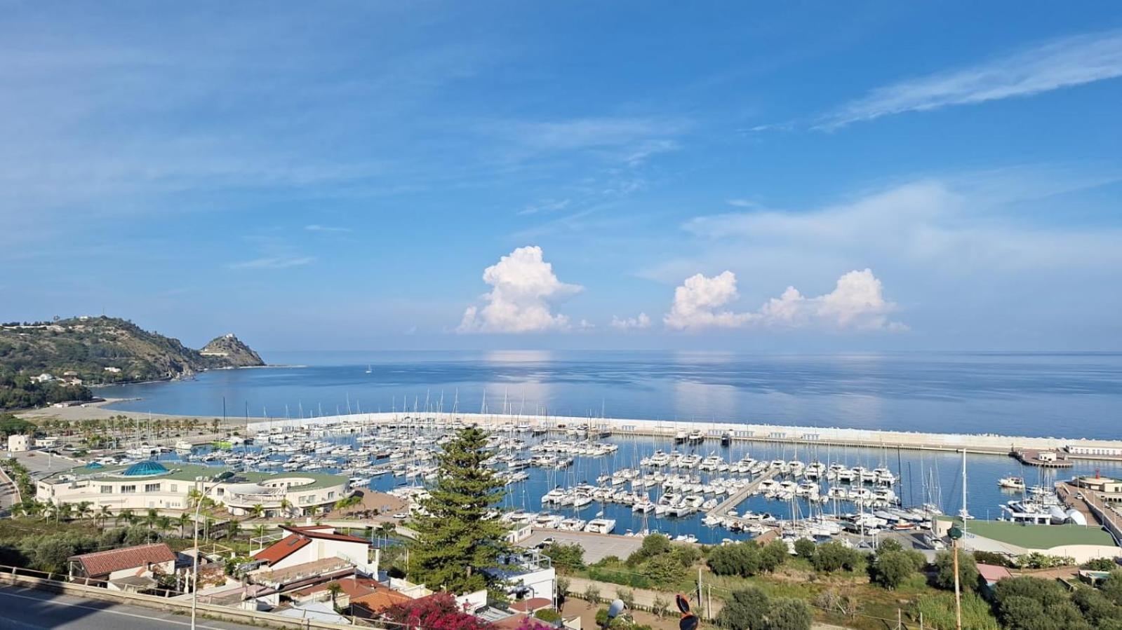 Magico Appartamenti Scafa - Marina Capo dʼOrlando Exterior foto